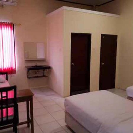 Reddoorz At Hotel Rumberpon 索龙 外观 照片